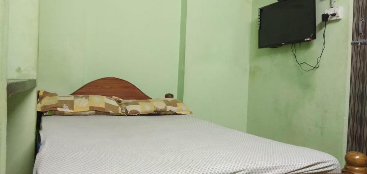 Family Guest House Near Bus-Stand ปอนดิเชอรี ภายนอก รูปภาพ